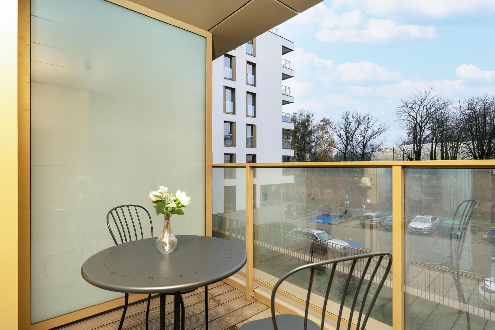 City Center Apartments With Gym & Free Garage Poznan By Noclegi Renters Ngoại thất bức ảnh
