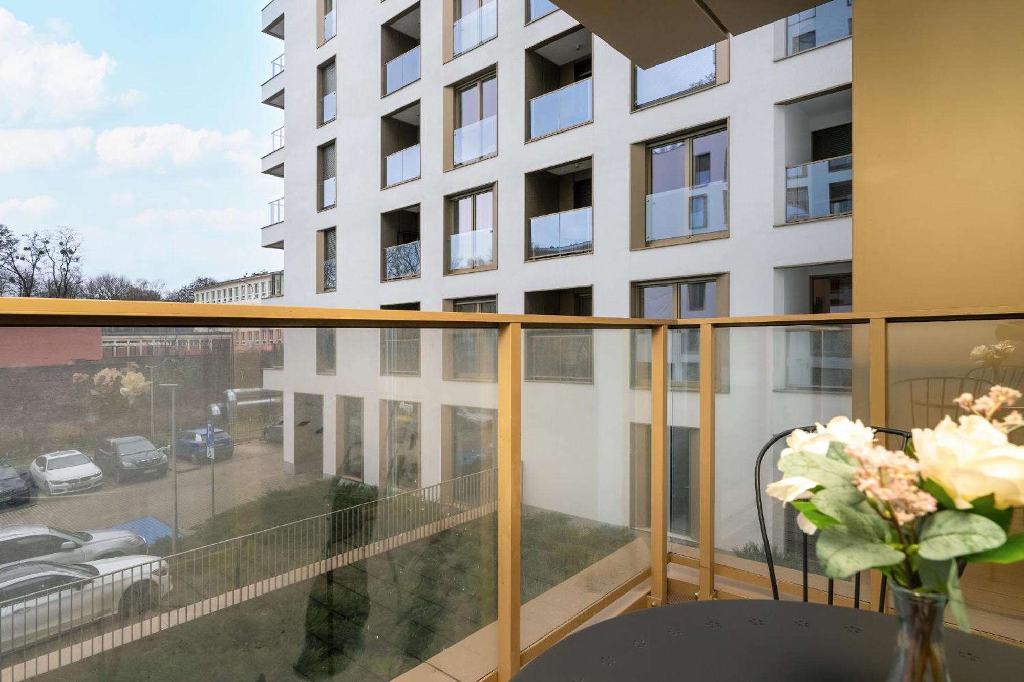 City Center Apartments With Gym & Free Garage Poznan By Noclegi Renters Ngoại thất bức ảnh